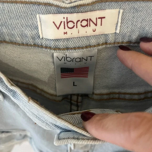 🔥 VIBRANT High Rise Light Blue Denim Shorts – Size L 🔥 - Picture 4 of 5